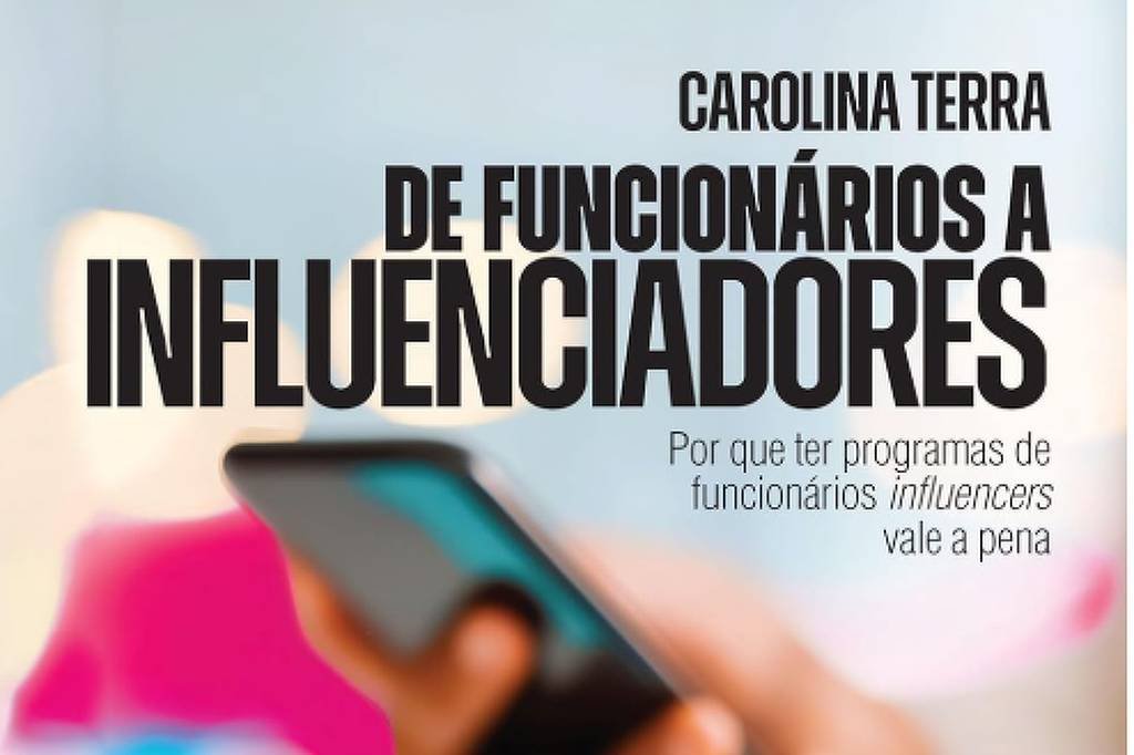 Mãos seguram dois celulares em primeiro plano desfocado. Ao fundo, texto com título e subtítulo do livro de Carolina Terra sobre funcionários influenciadores.