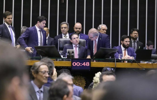 Câmara gastou R$ 419 mil com Ramagem, Eduardo Bolsonaro e Zambelli em 1 mês
