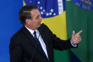 Decreto de Bolsonaro impulsionou mercado ilegal de armas - 07/12/2025 - Cotidiano