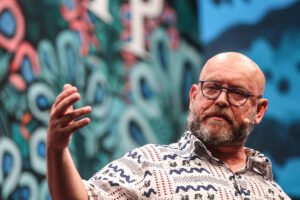 Carnaval é solapado por megablocos, diz Luiz Antonio Simas - 15/02/2026 - Cotidiano