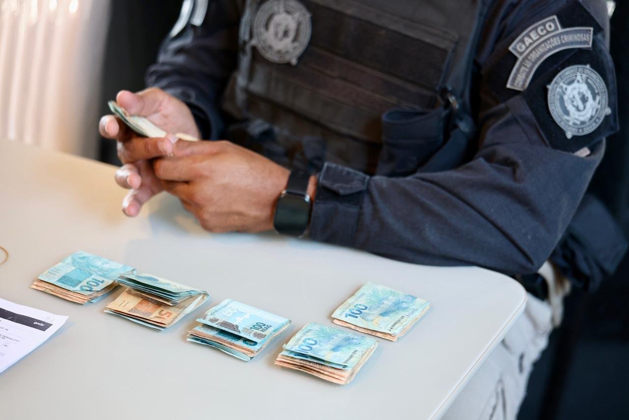 Operação combate facção criminosa que domina serviços de internet em Dias D'Ávila