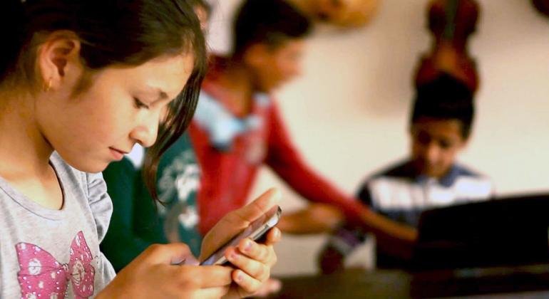 Unicef divulga guia de 10 pontos sobre proteção parental de crianças na internet