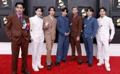 (LR) V, Suga, Jin, Jungkook, RM, Jimin e J-Hope do BTS