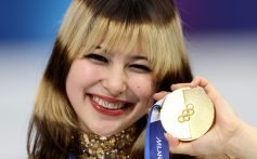 ‘Stateside’ de PinkPantheress e Zara Larsson chega ao primeiro lugar nas paradas globais da Billboard