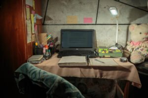 4 em cada 10 alunos de graduação EAD desistem de estudar - 19/03/2026 - Educação