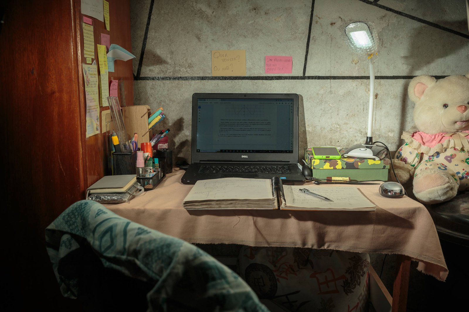 4 em cada 10 alunos de graduação EAD desistem de estudar - 19/03/2026 - Educação