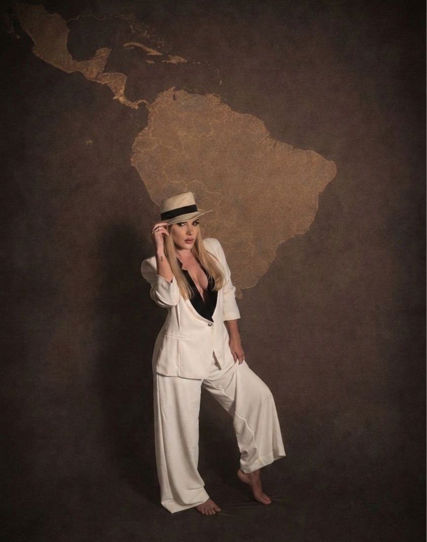 En un momento en que la industria global busca nuevas matrices culturales para alimentar el entretenimiento y la economía creativa, ejecutivos latinoamericanos comienzan a estructurar una nueva etapa de exportación de narrativas. Entre ellos se encuentra la brasileña Daniella Lemos, quien defiende a Brasil como uno de los territorios culturales más potentes, y aún subexplorados, del mundo.