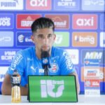 kike olivera em coletiva no bahia