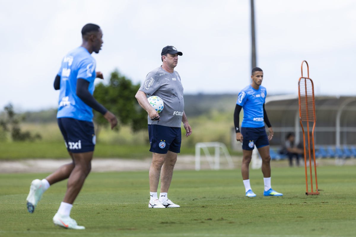 Trabalho tático e ajustes técnicos marcam sábado de trabalho do Bahia