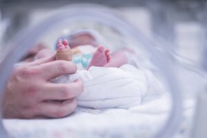 Herpes congênita faz bebês ficarem mais tempo na UTI - 10/04/2026 - Equilíbrio e Saúde