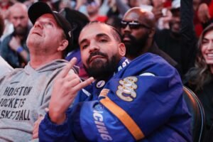 Drake provoca data de lançamento de 'Iceman' dentro da escultura de gelo de Toronto