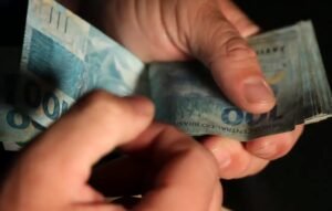 Salário médio do trabalhador amplia recorde