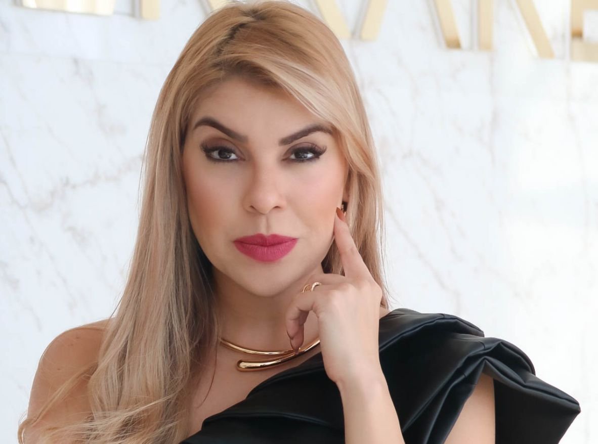 Marcella Ferrarezi é homenageada na Alesp por trajetória de impacto no setor empresarial