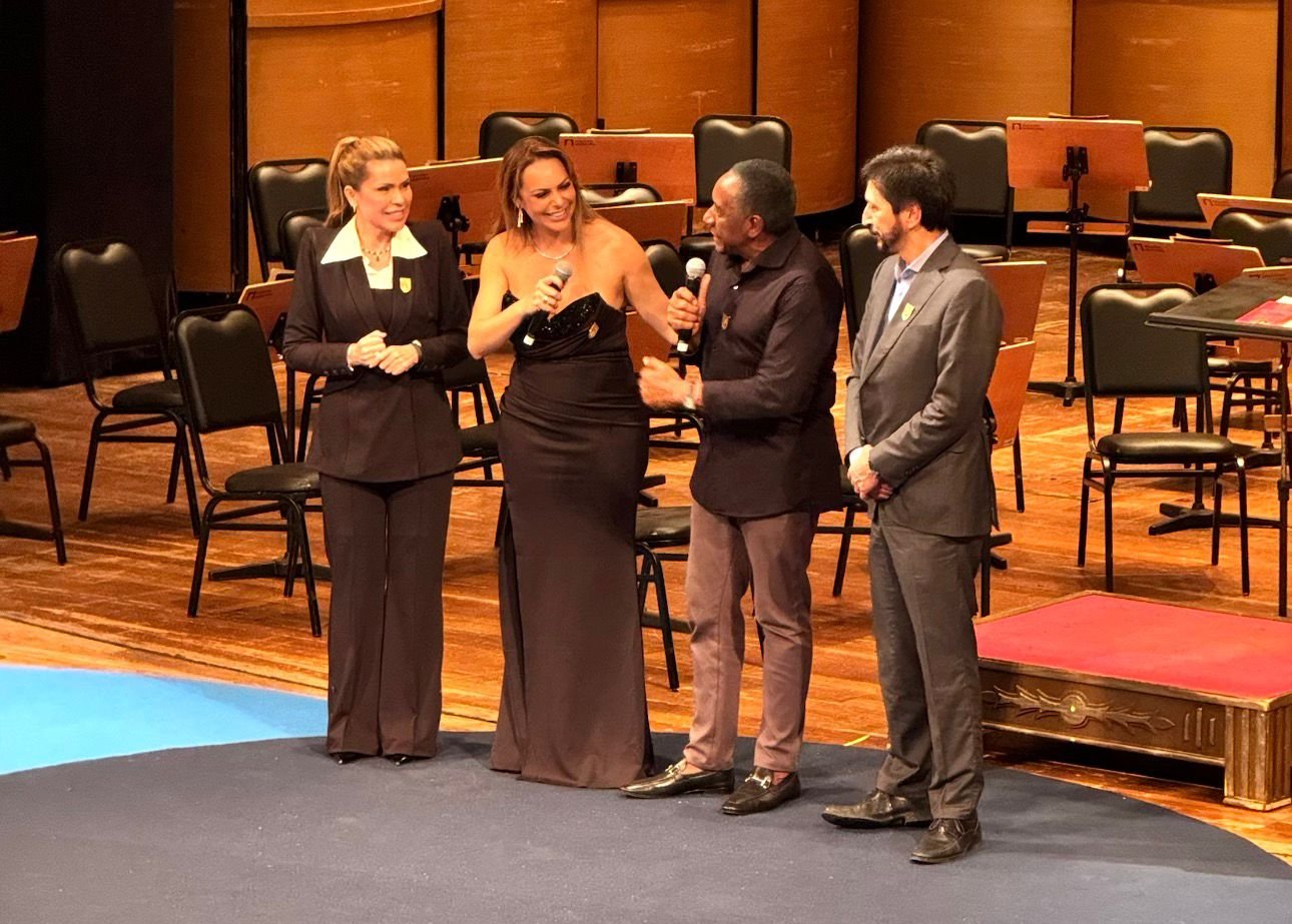 Ricardo Nunes e Regina Carnovale Nunes lideram noite histórica no Theatro Municipal e reforçam compromisso de São Paulo com a causa animal