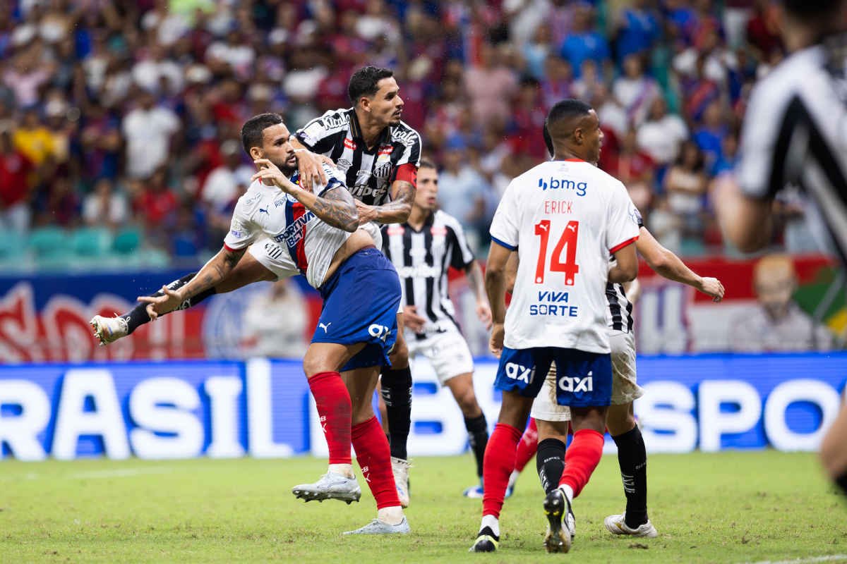 Bahia volta a ficar três jogos seguidos sem vencer em casa após um ano
