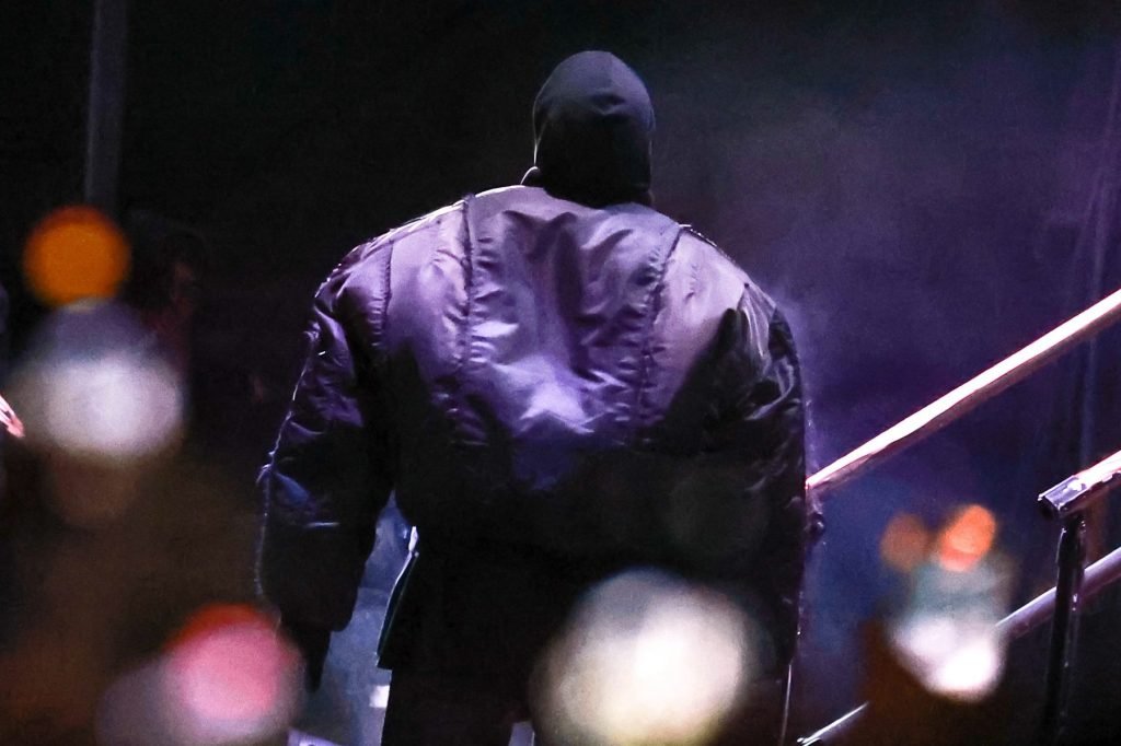 'Acabamos de quebrar o recorde': Kanye West diz aos fãs de Istambul que fez história