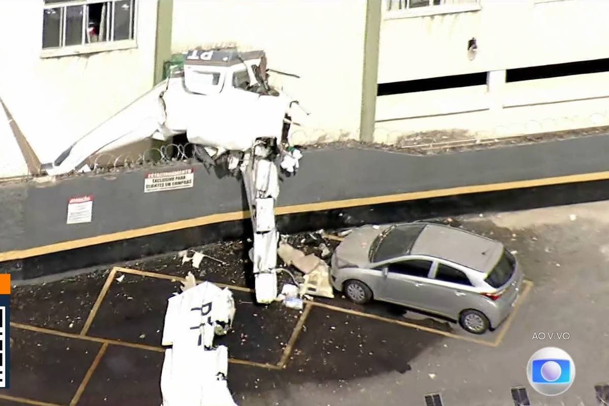 Avião de pequeno porte bate em prédio em Belo Horizonte - 04/05/2026 - Cotidiano