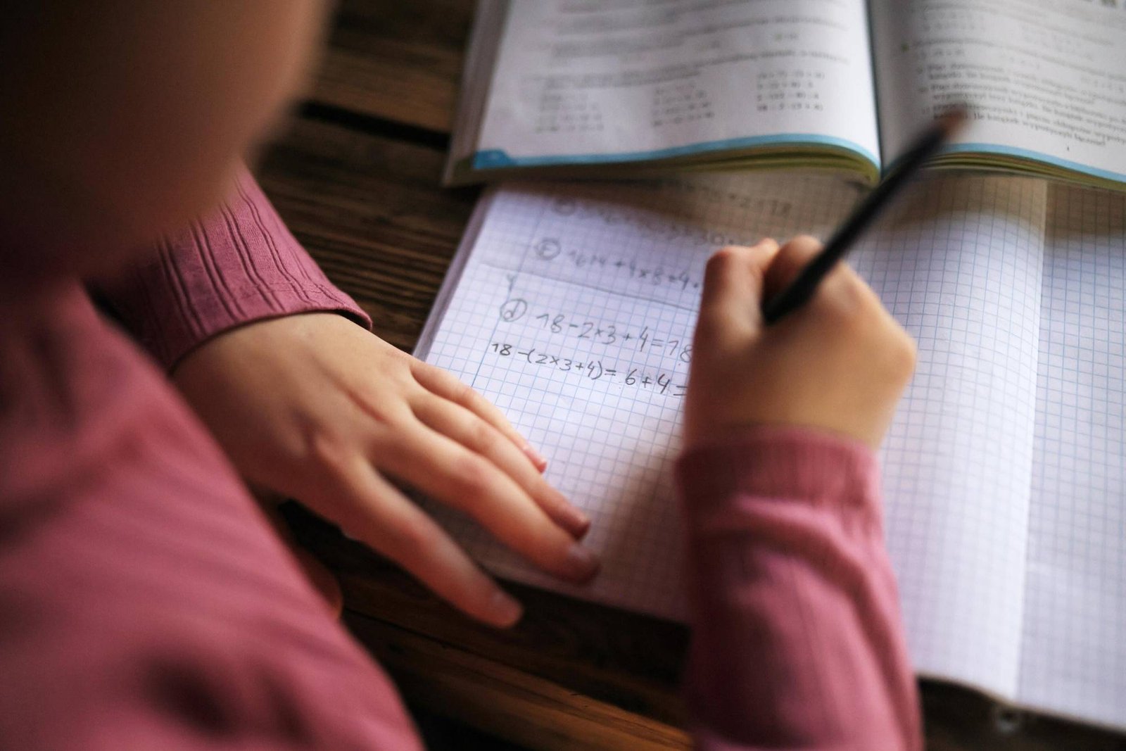 As escolas deveriam se livrar dos deveres de casa? A resposta é complexa e a IA contribui