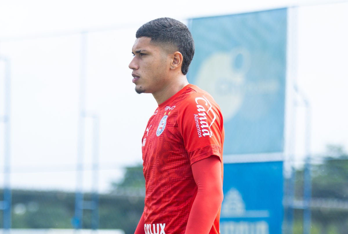 Lateral volta a ser utilizado por Ceni em jogo da Série A após sete meses