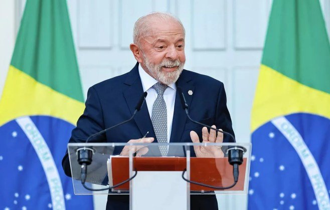 'Trump fala muito e ouve pouco': Lula critica ações dos EUA contra o Brasil