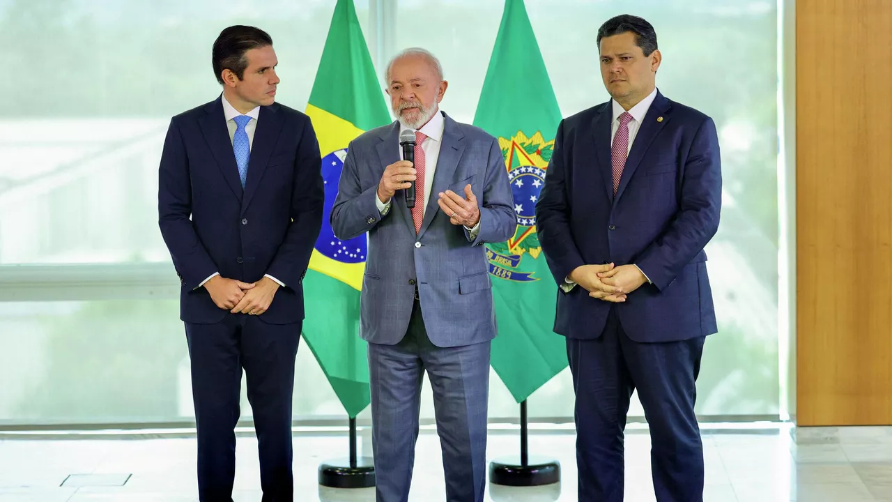 Após fim da 6 x 1 ser aprovada, Motta define relator para projeto do governo sobre o tema