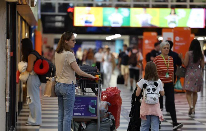 Aviação brasileira bate recorde de passageiros apesar da alta de preços global do petróleo