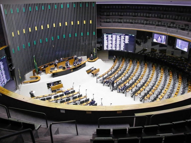 Câmara pode votar sistema de combate ao feminicídio e regras para conter preço de combustíveis – Notícias