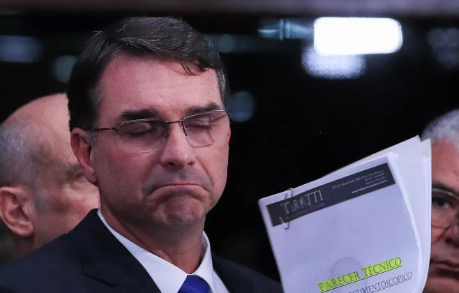Flávio Bolsonaro falta a 43% das votações nominais do Senado em meio à pré-campanha, aponta mídia
