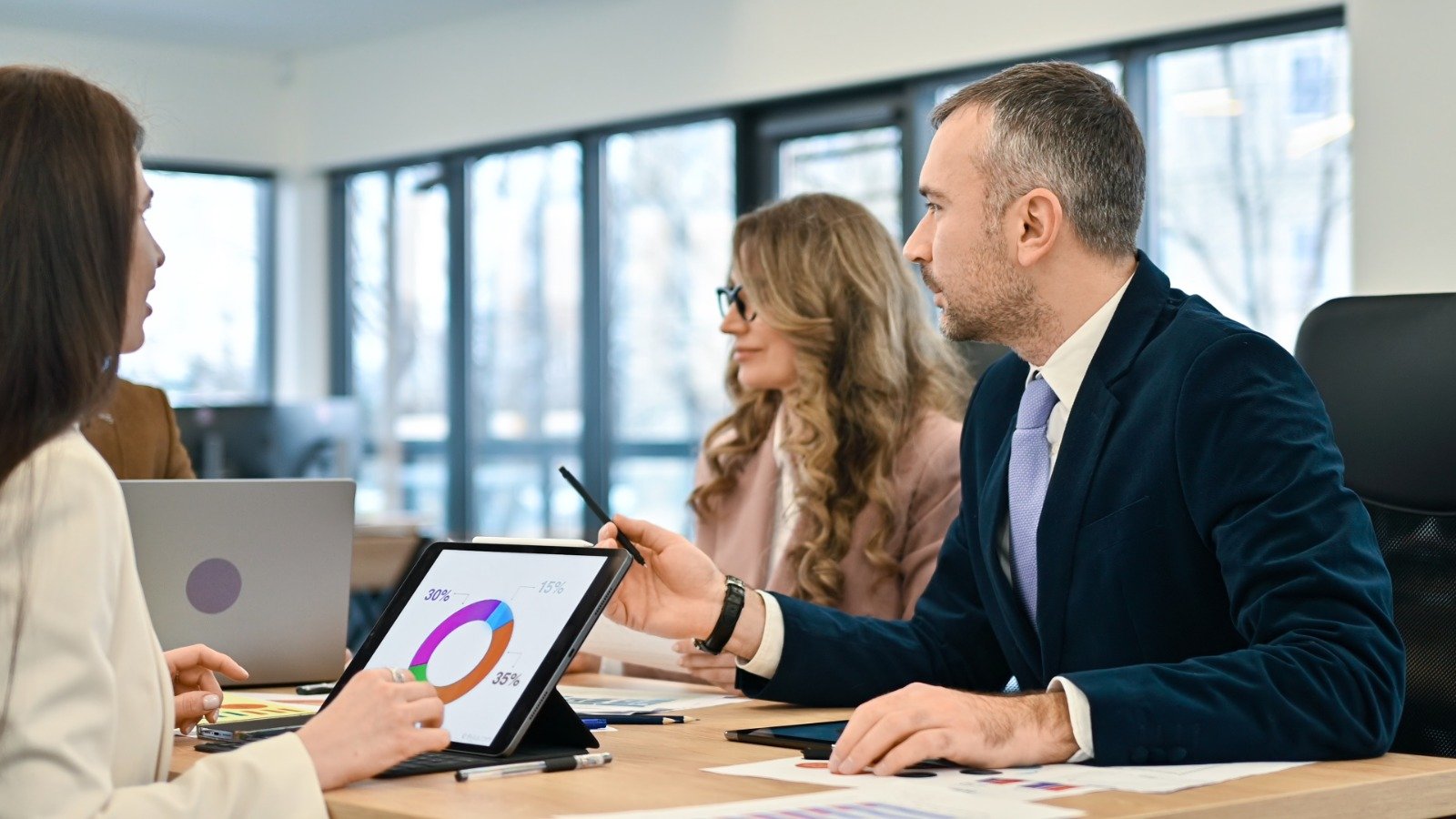 Da vanguarda das fintechs ao ecossistema global: Natália Alexandria consolida liderança no mercado de Growth B2B e anuncia Doutorado nos EUA