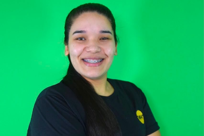 Aos 13 anos, ela descobriu uma paixão que transformaria sua vida e ajudaria a aproximar milhares de pessoas da comunicação