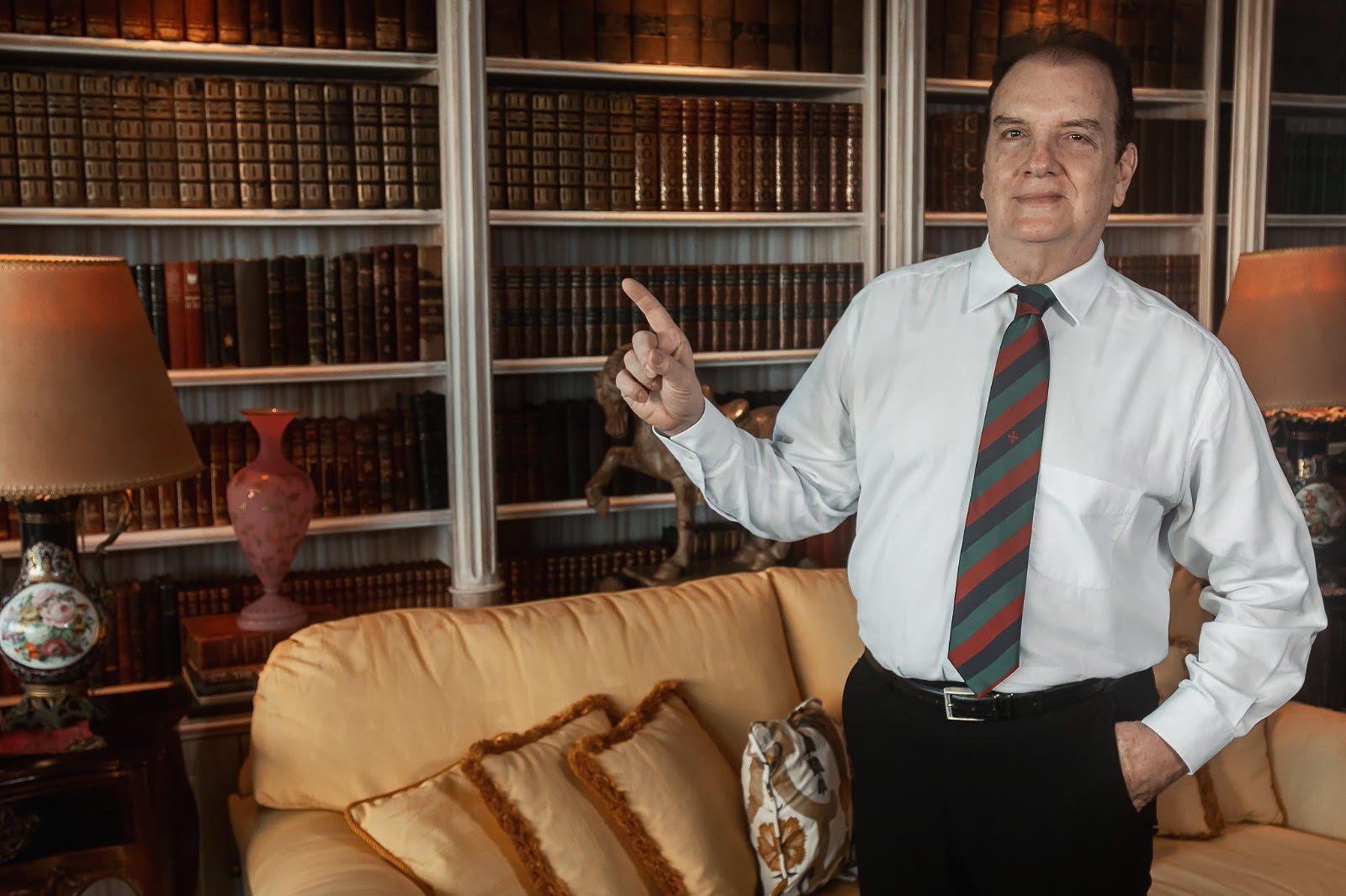 Rawlson de Thuin: um cirurgião plástico que nunca parou de estudar
