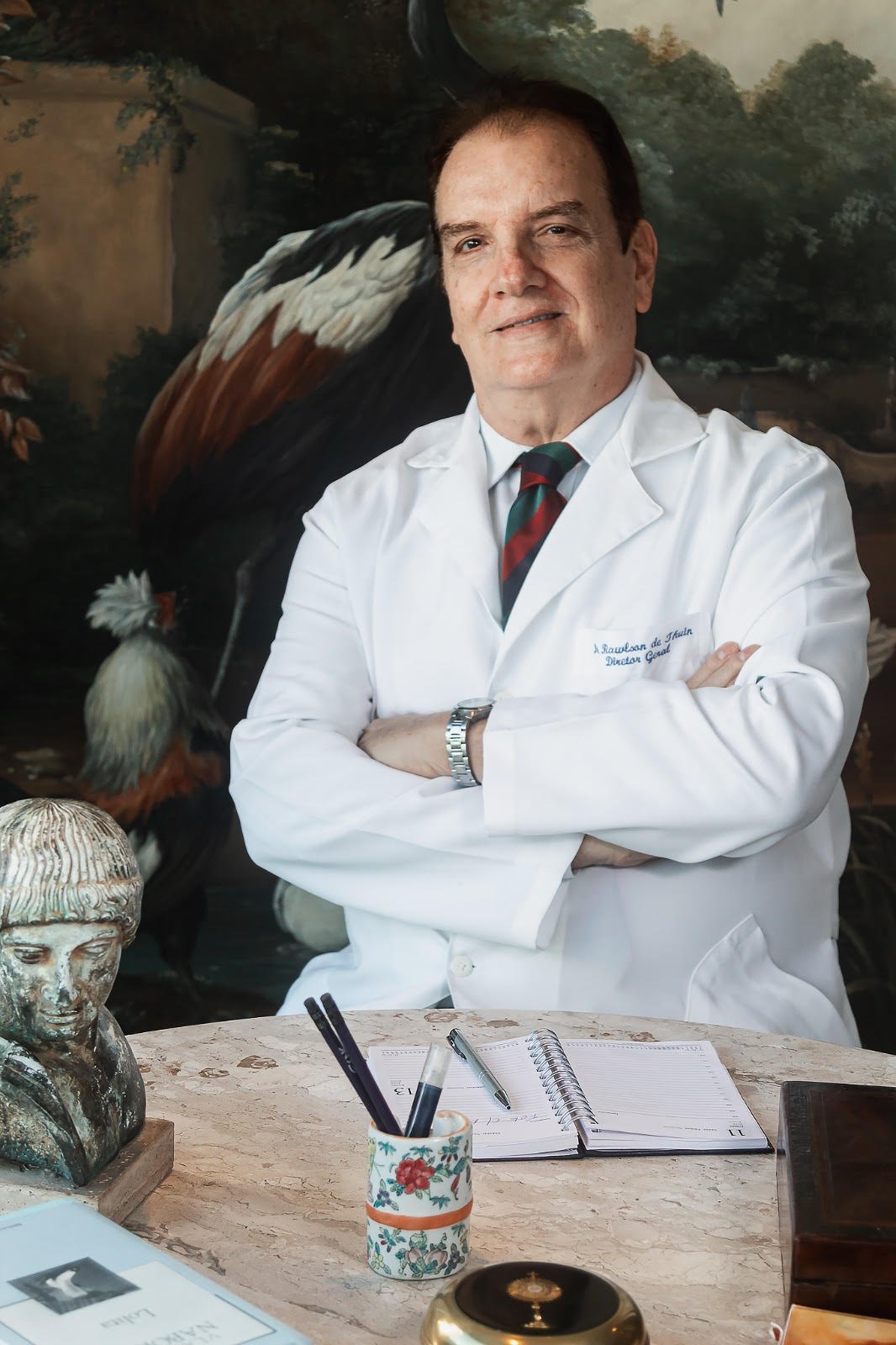 Rawlson de Thuin: um cirurgião plástico que nunca parou de estudar