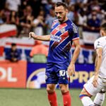 yago felipe em jogo pelo bahia contra o fortaleza em 2024