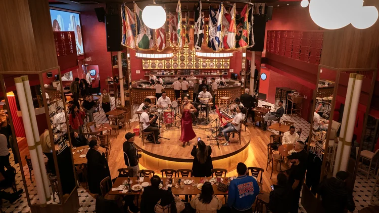 Nova casa amplia a presença do Bar Brahma em São Paulo com agenda permanente dedicada ao samba, pagode e à música brasileira.