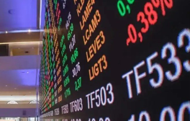 Bolsa sobe quase 3% e fecha no maior nível desde maio
