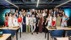 Participantes da Confraria dos Palcos reunidos durante encontro de networking e desenvolvimento profissional em Florianópolis.