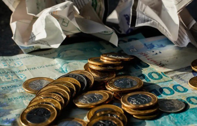 Economia cresce 0,7% em maio, puxada por consumo das famílias, diz FGV