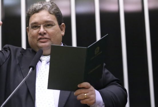 Projeto obriga escolas e universidades a oferecer apoio psicológico a profissionais da educação