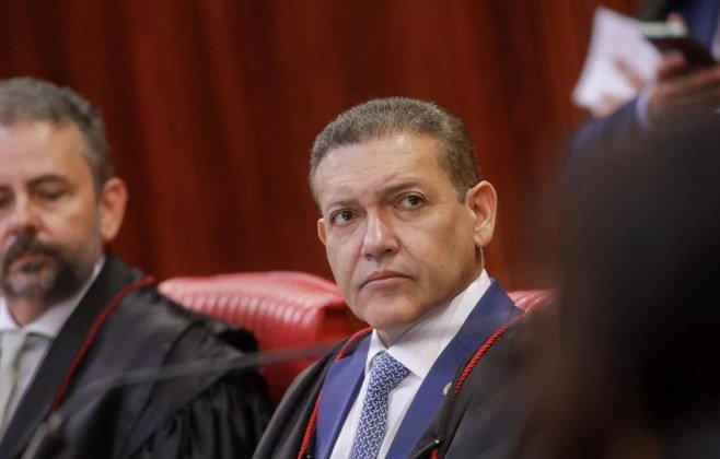 TSE dá 48 horas para Lula explicar uso de redes do governo para propaganda