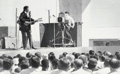 Retrocesso do gráfico: em 1956, Johnny Cash fez sua primeira ‘caminhada’ para o primeiro lugar