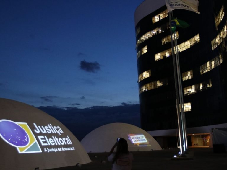 Campanhas eleitorais movimentam recursos de fundos públicos e de pessoas físicas