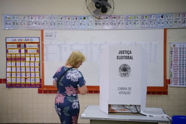 Eleições 2026: mulheres representam 52,8% do eleitorado e número de votantes idosos cresce