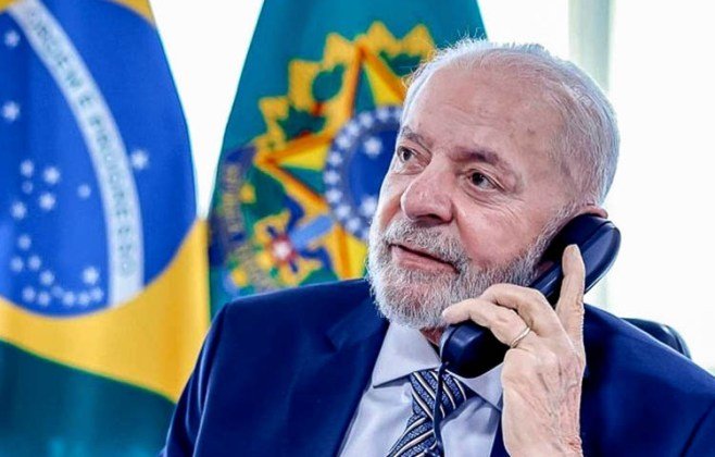 Em conversa com Putin, Lula defende que potências promovam diálogo pela paz