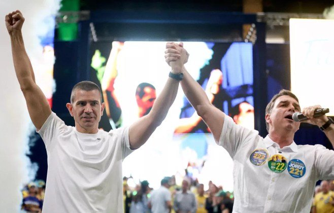 Flávio Bolsonaro defende castração química durante evento no Rio
