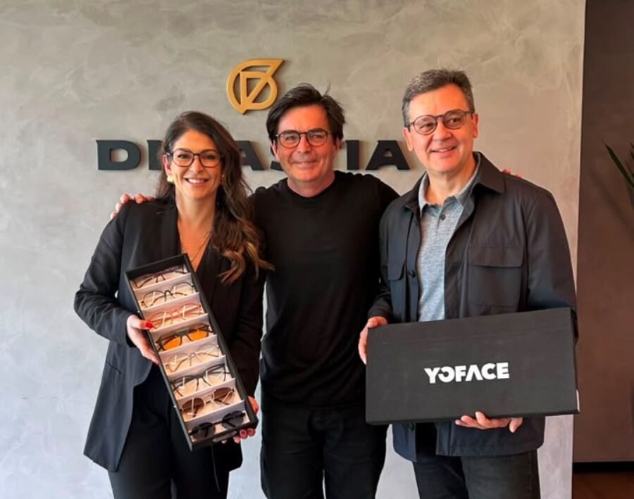 Óculos impressos em 3D conquistam dois gigantes dos negócios: Carol Paiffer e Paulo Morais apostam na Yoface