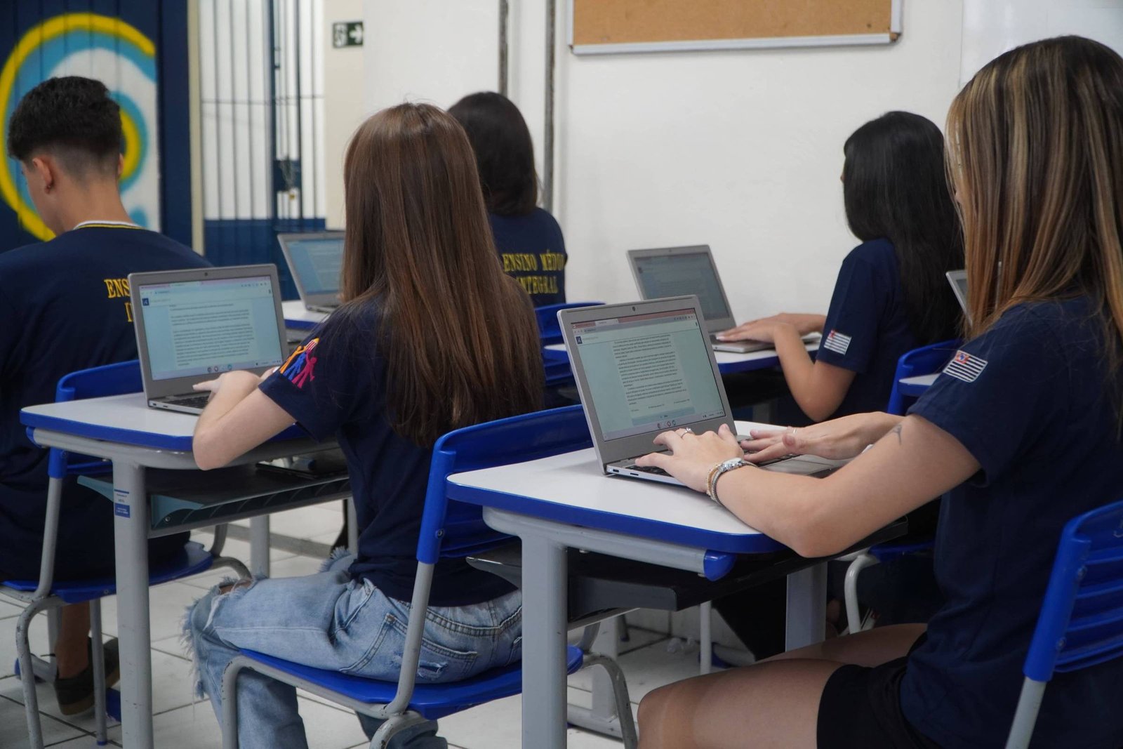 CNE veta uso de IA sem supervisão para alunos até 5º ano - 01/09/2026 - Educação