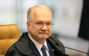 Fachin dá 24h para Mendonça levantar sigilo de todo caso Master