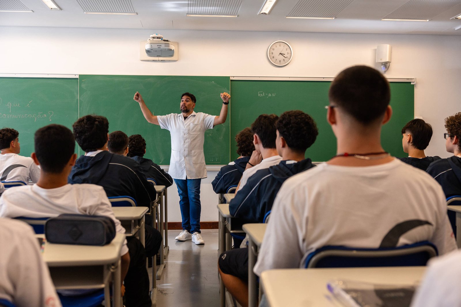 O que leva professores a trabalhar em mais de uma escola? – 30/09/2026 – Educação