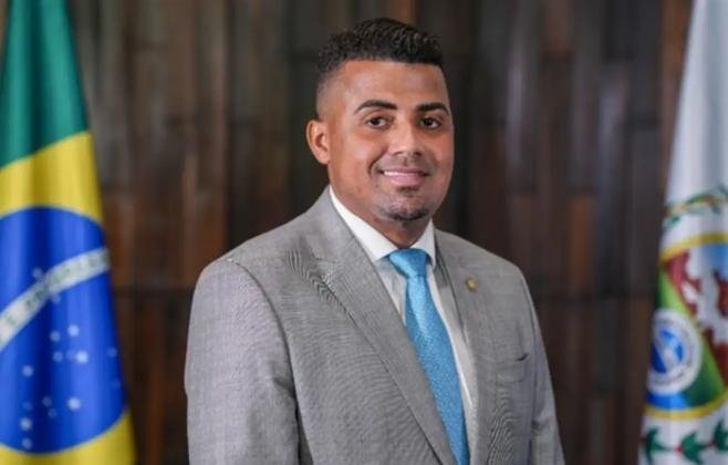 TH Joias, ex-deputado ligado a Flávio Bolsonaro, vira réu por envolvimento com CV