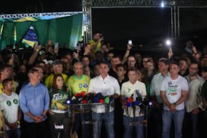 Eleições: Flávio Bolsonaro diz que vai liderar oposição - 26/10/2026 - Política